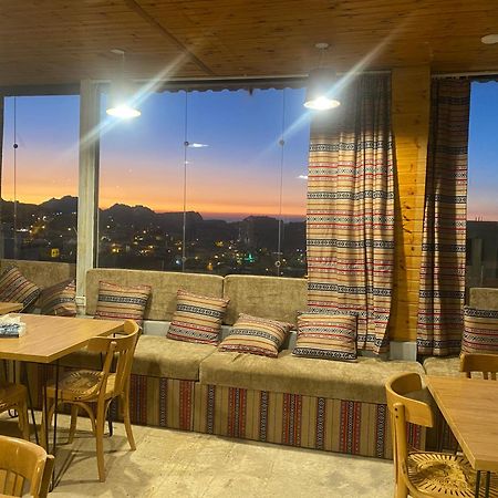 Raqeem Hotel Вади Муса Екстериор снимка