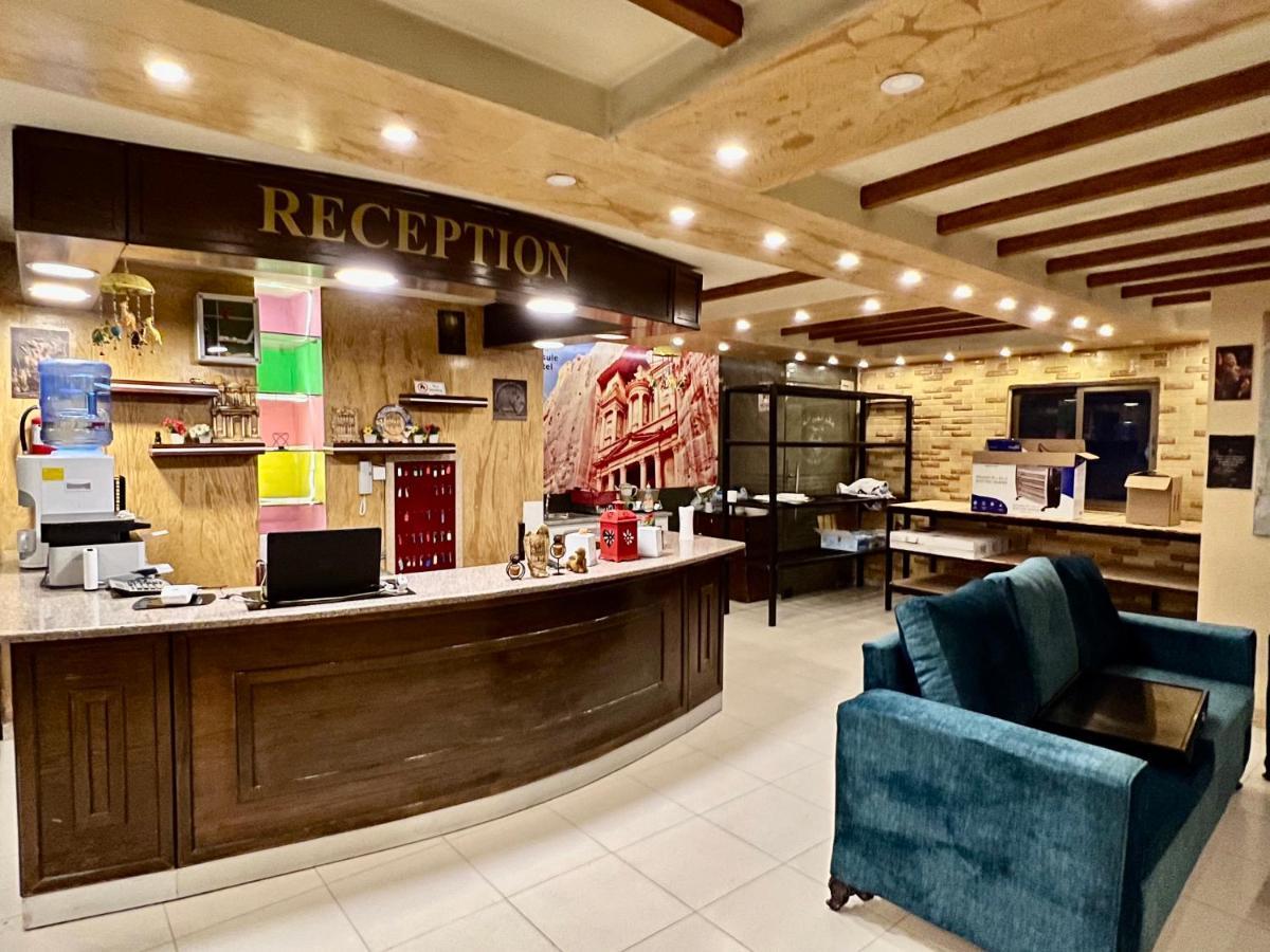 Raqeem Hotel Вади Муса Екстериор снимка