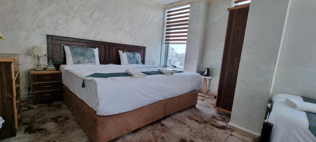 Raqeem Hotel Вади Муса Екстериор снимка