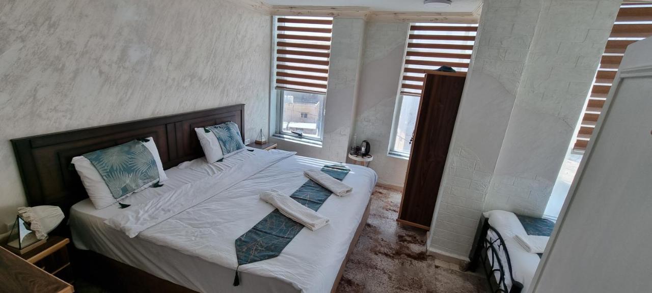 Raqeem Hotel Вади Муса Екстериор снимка