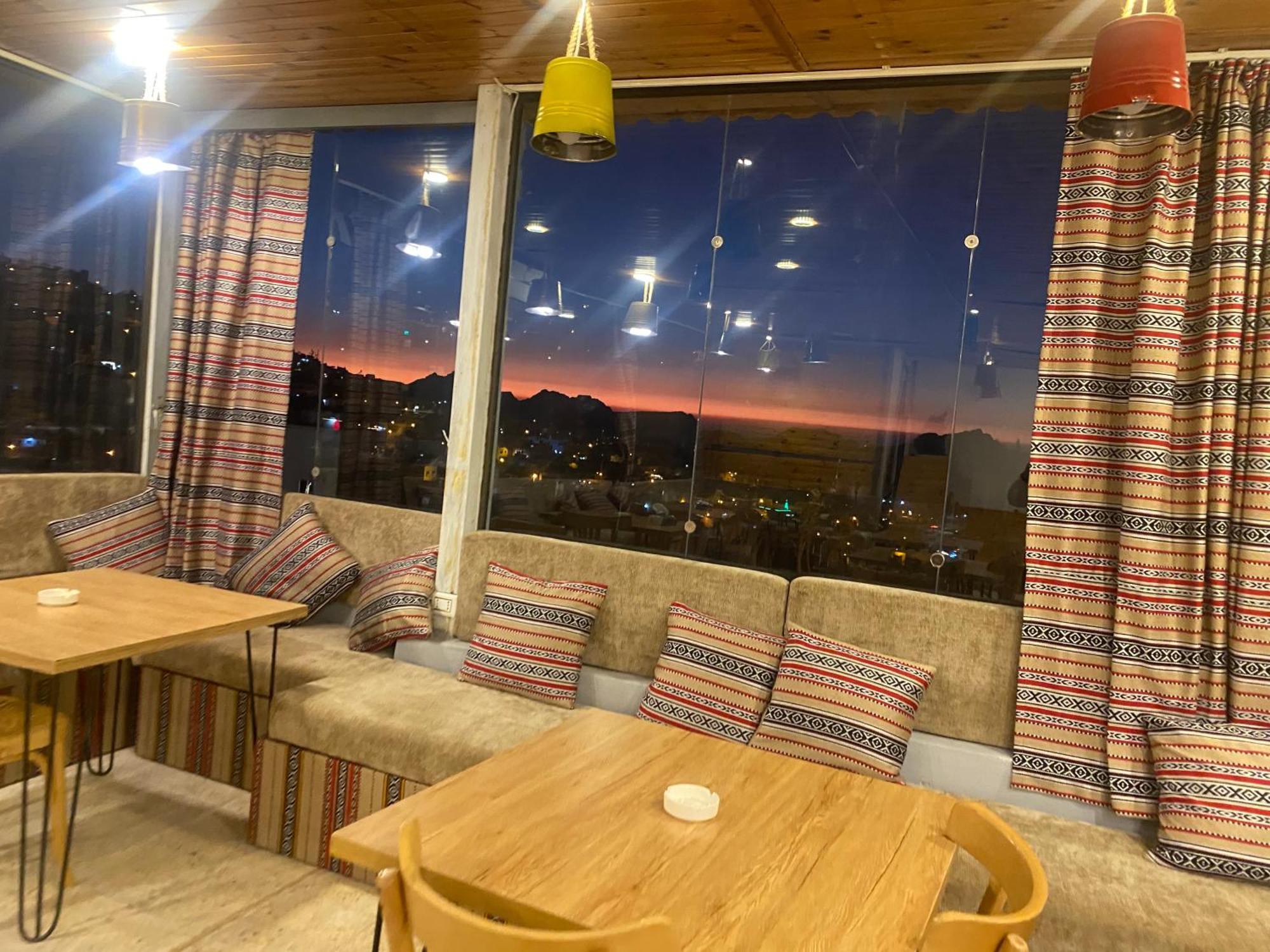 Raqeem Hotel Вади Муса Екстериор снимка